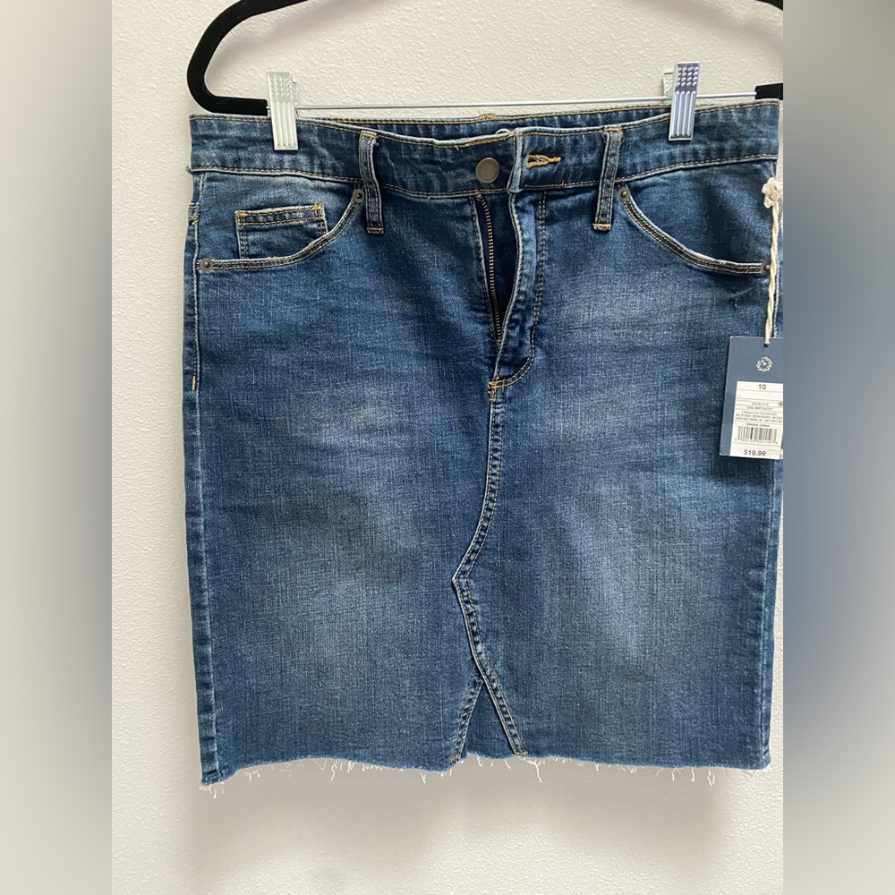 NWT Universal Thread size 10. Super cute!